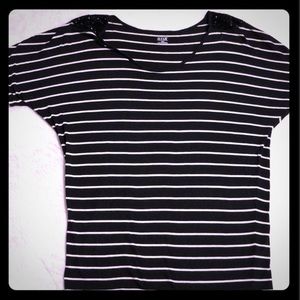 a.n.a Women’s Black & White Striped Shirt